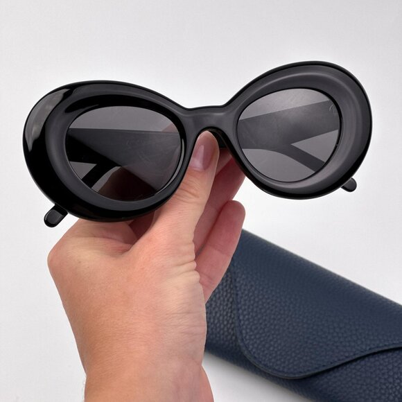 Loewe WING LW40112I Sunglasses – Shiny Black Cat Eye Grey | Model LW40112I 01A main image 12